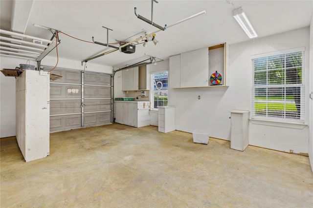 106 Lazy Springs Drive, Conroe, TX 77356