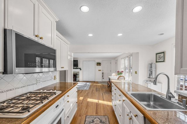 132 Coventry Lane, Longmeadow, MA 01106