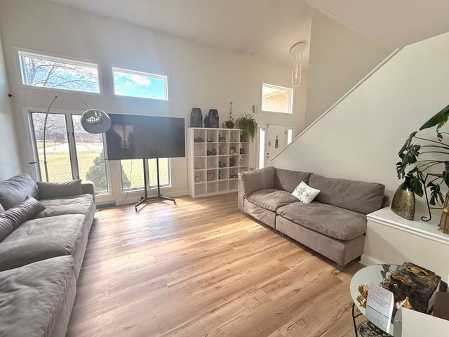 120 W Grandin Road, Morris, IL 60450