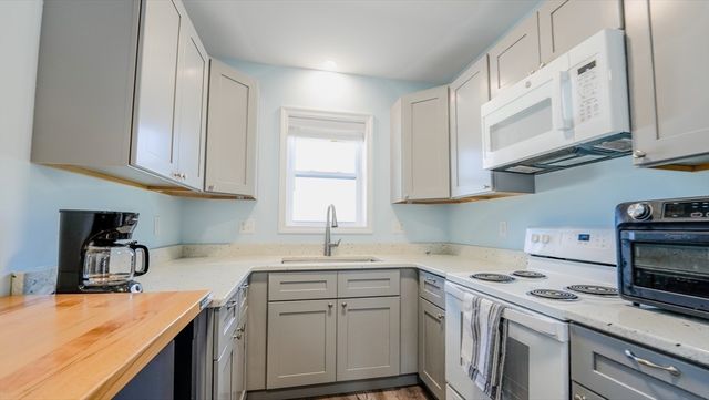 14 Melinda Ln, Easthampton, MA 01027