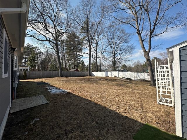 14 Melinda Ln, Easthampton, MA 01027