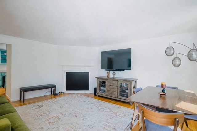 14 Melinda Ln, Easthampton, MA 01027