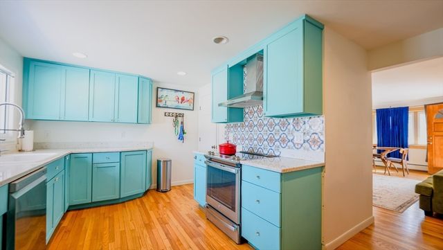 14 Melinda Ln, Easthampton, MA 01027