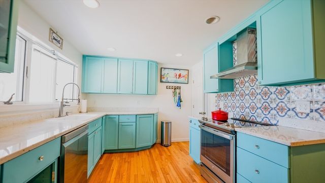 14 Melinda Ln, Easthampton, MA 01027