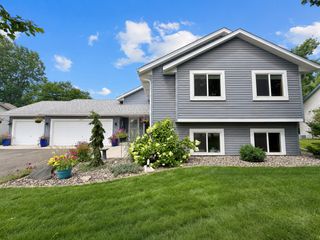 2870 Jordan Drive, Woodbury, MN 55125