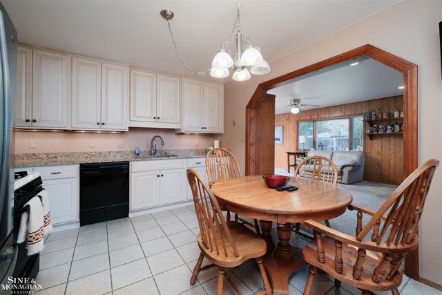 16115 Yew Street, Roseville, MI 48066