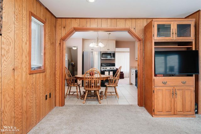 16115 Yew Street, Roseville, MI 48066