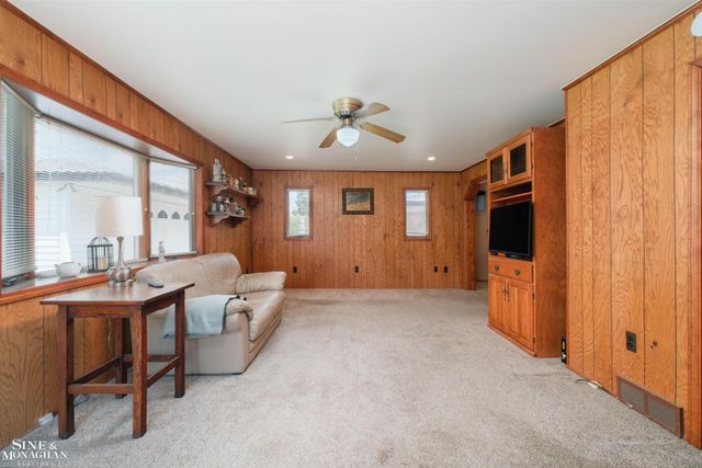 16115 Yew Street, Roseville, MI 48066