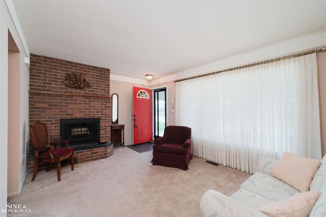 16115 Yew Street, Roseville, MI 48066