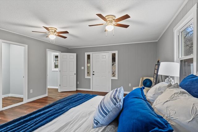 861 E Happy Hollow Dr, Clarksville, TN 37040