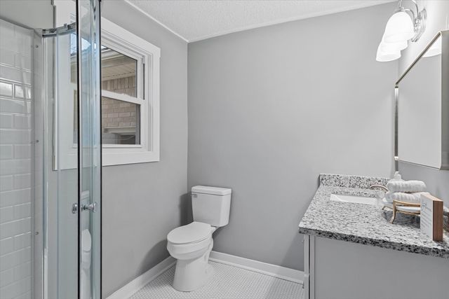 861 E Happy Hollow Dr, Clarksville, TN 37040