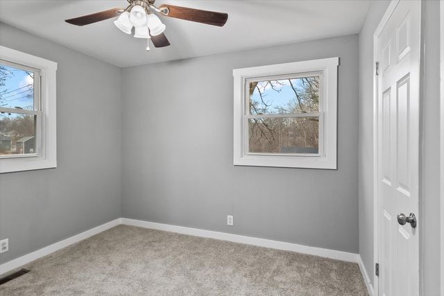 861 E Happy Hollow Dr, Clarksville, TN 37040