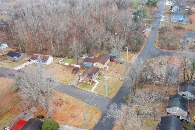 861 E Happy Hollow Dr, Clarksville, TN 37040