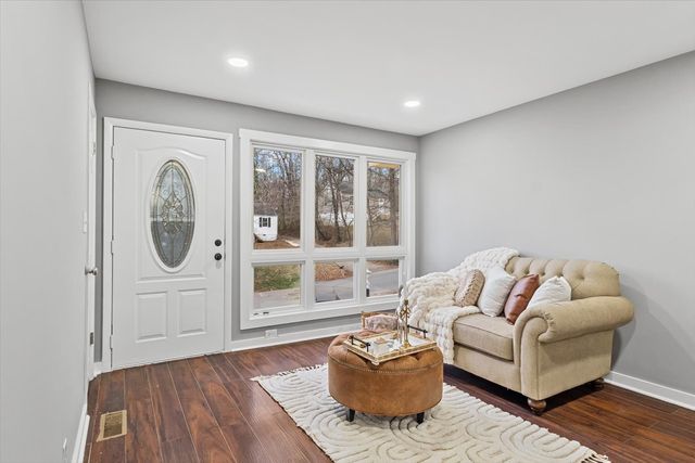 861 E Happy Hollow Dr, Clarksville, TN 37040