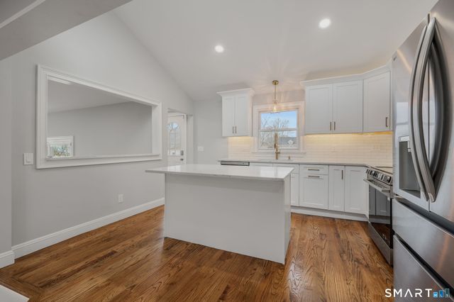 1092 Ocean Avenue, New London, CT 06320