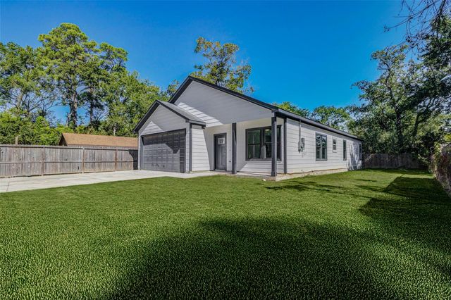 6705 Roanoke St, Houston, TX 77028