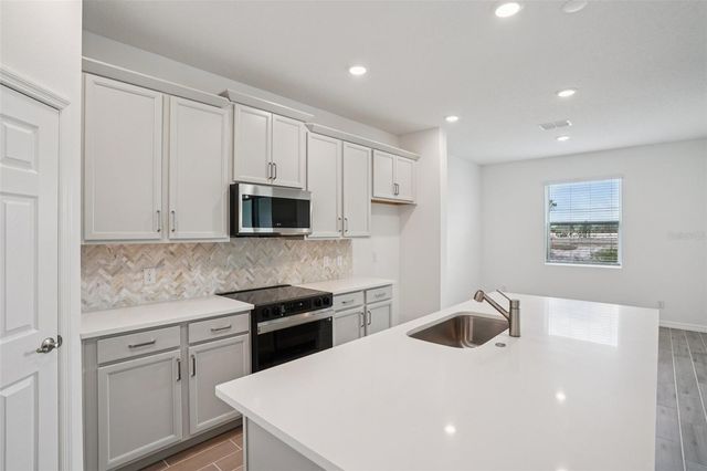 700 FARFIELDS STREET, Deland, FL 32720