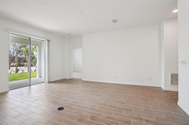 700 FARFIELDS STREET, Deland, FL 32720