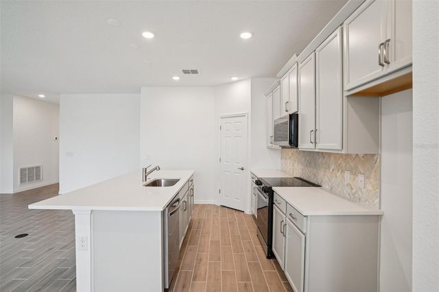 700 FARFIELDS STREET, Deland, FL 32720