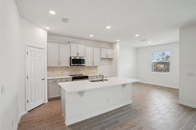 700 FARFIELDS STREET, Deland, FL 32720