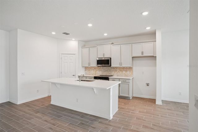 700 FARFIELDS STREET, Deland, FL 32720