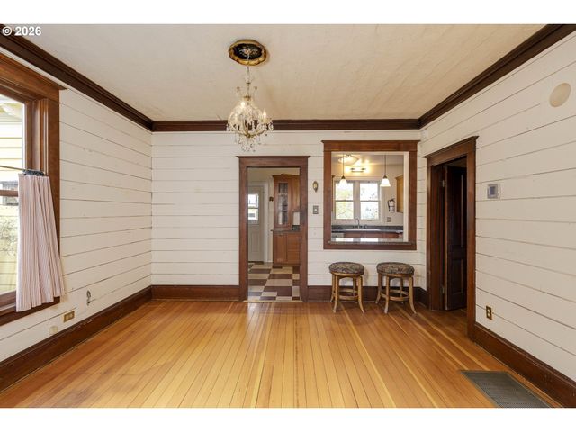 410 W GRANT St, Carlton, OR 97111
