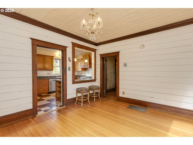 410 W GRANT St, Carlton, OR 97111
