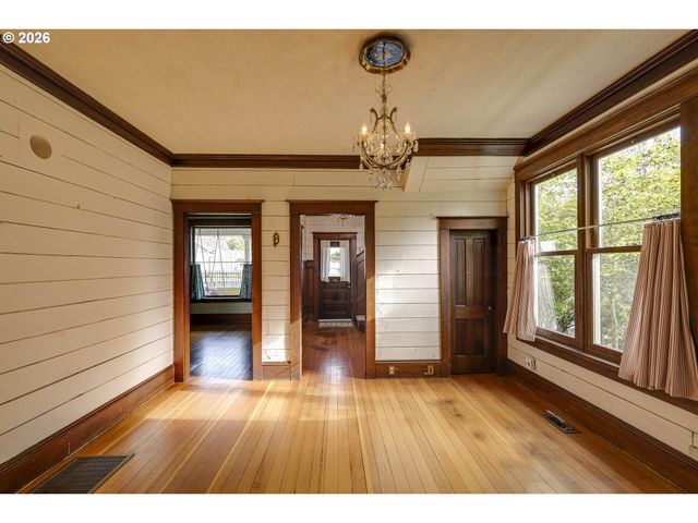 410 W GRANT St, Carlton, OR 97111