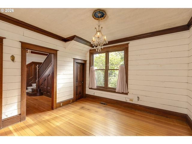 410 W GRANT St, Carlton, OR 97111