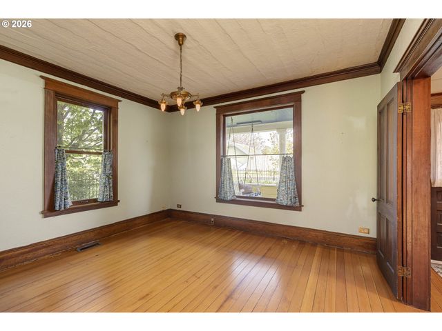 410 W GRANT St, Carlton, OR 97111