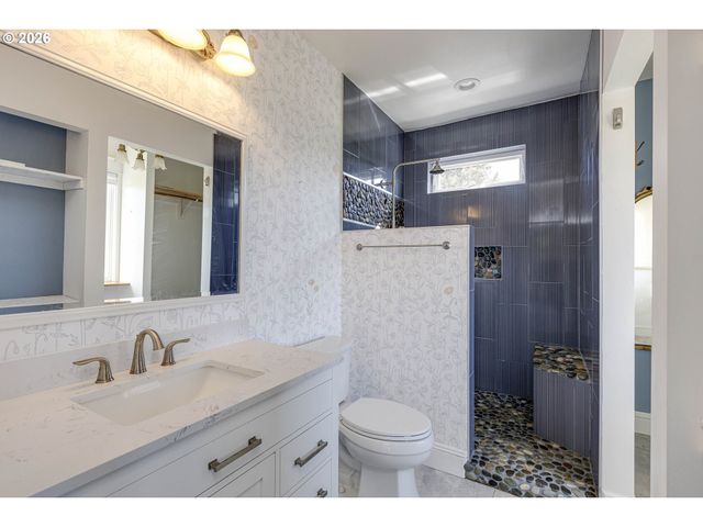 410 W GRANT St, Carlton, OR 97111