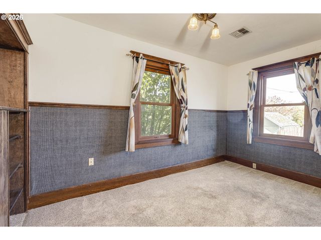 410 W GRANT St, Carlton, OR 97111
