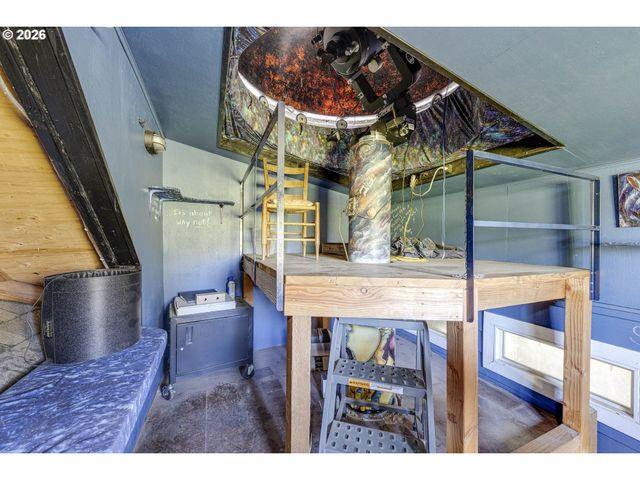 410 W GRANT St, Carlton, OR 97111
