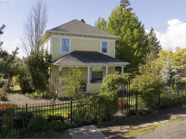 410 W GRANT St, Carlton, OR 97111
