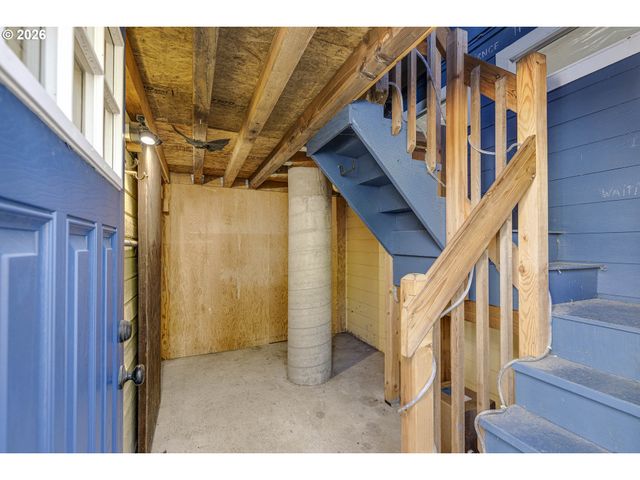 410 W GRANT St, Carlton, OR 97111