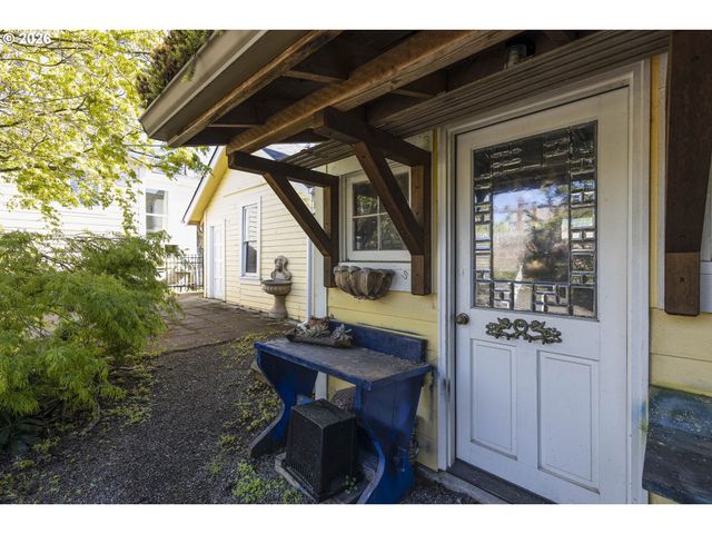 410 W GRANT St, Carlton, OR 97111