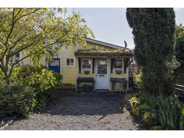 410 W GRANT St, Carlton, OR 97111
