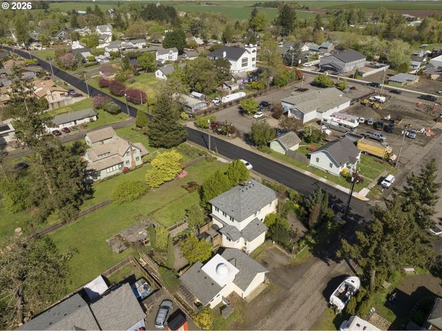 410 W GRANT St, Carlton, OR 97111