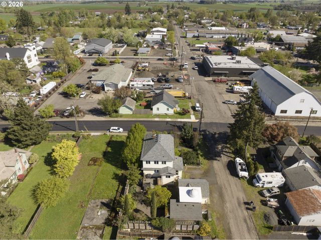 410 W GRANT St, Carlton, OR 97111