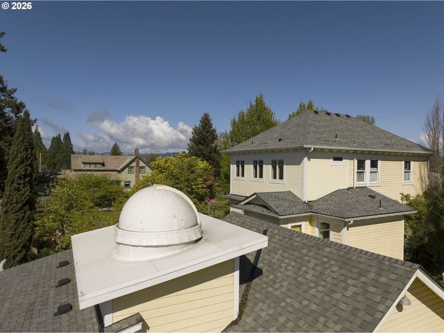 410 W GRANT St, Carlton, OR 97111