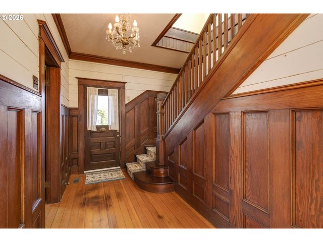 410 W GRANT St, Carlton, OR 97111