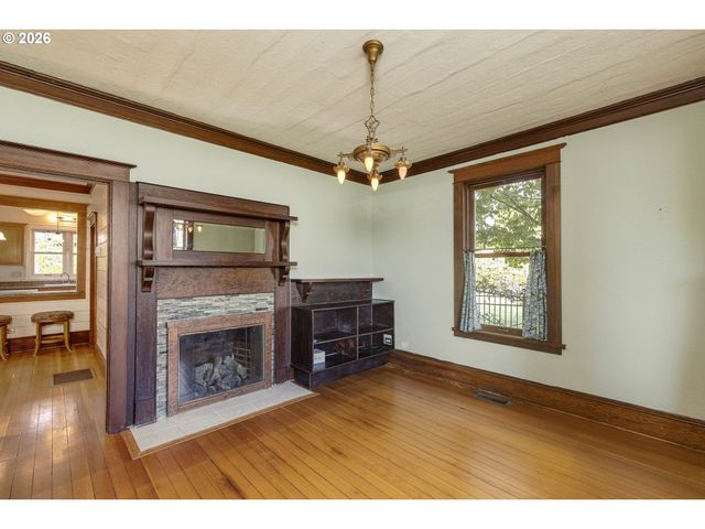 410 W GRANT St, Carlton, OR 97111