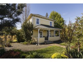 410 W GRANT St, Carlton, OR 97111