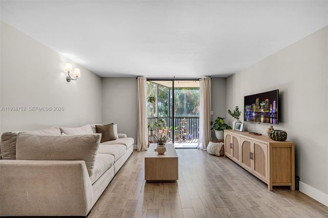 20367 W Country Club Dr L25, Aventura, FL 33180