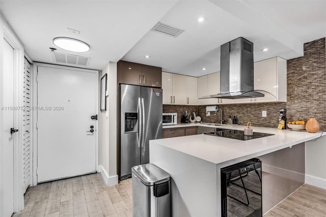 20367 W Country Club Dr L25, Aventura, FL 33180