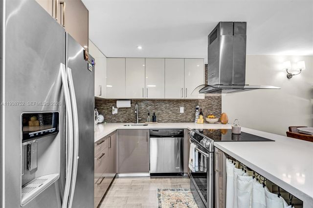 20367 W Country Club Dr L25, Aventura, FL 33180