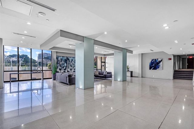 20367 W Country Club Dr L25, Aventura, FL 33180