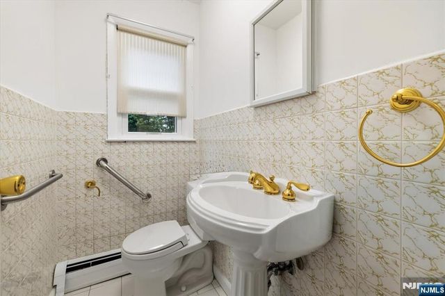 42 Aberdeen Avenue, Wayne, NJ 07470