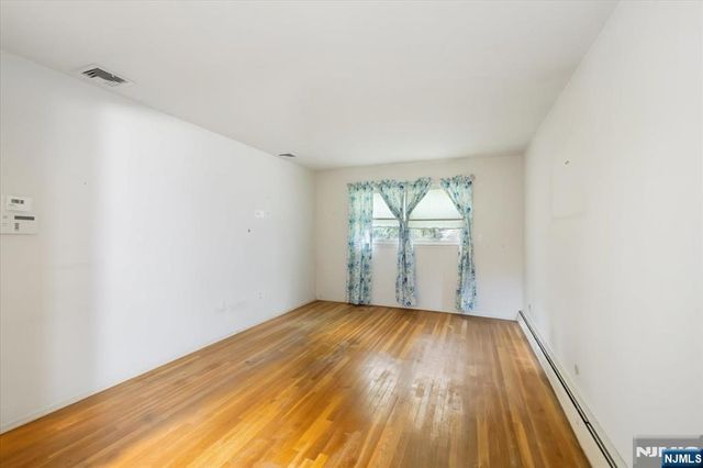 42 Aberdeen Avenue, Wayne, NJ 07470