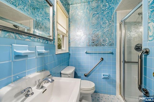42 Aberdeen Avenue, Wayne, NJ 07470